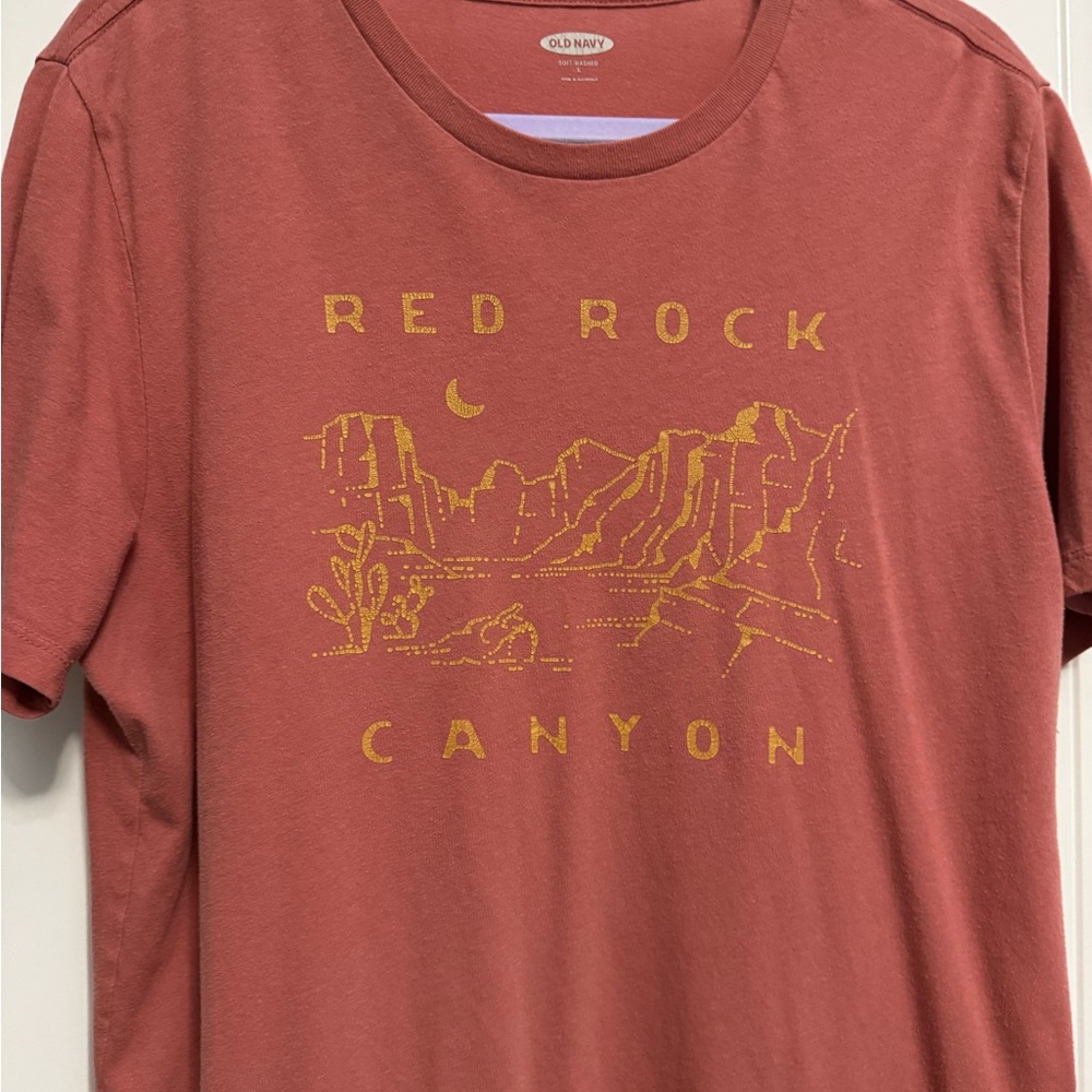Old Navy Men's Rust Graphic Tee